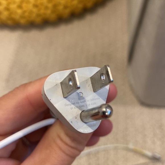 145”/12’ Apple 45W MagSafe 2 Power Adapter and AC power Adapter Extension Cable - Picture 8 of 9